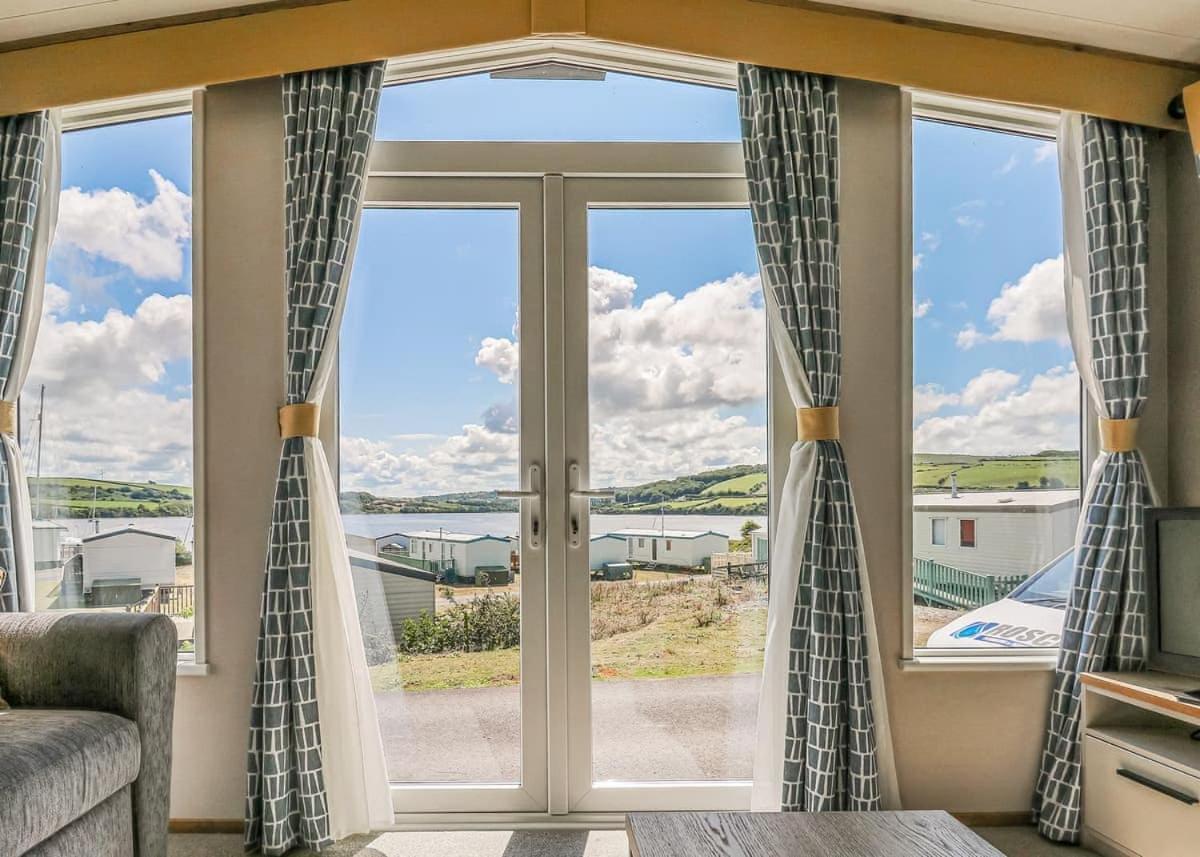 Waters Edge Leisure Park Hotel Cardigan Kültér fotó