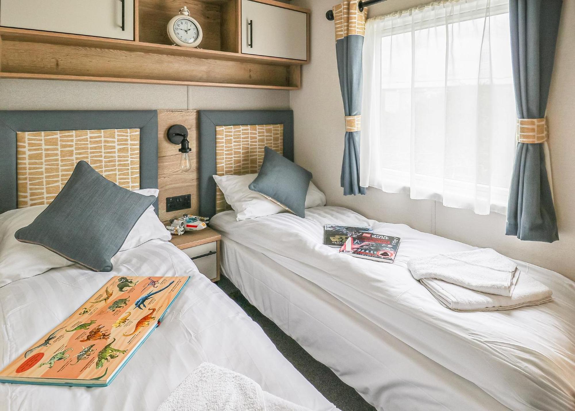 Waters Edge Leisure Park Hotel Cardigan Kültér fotó