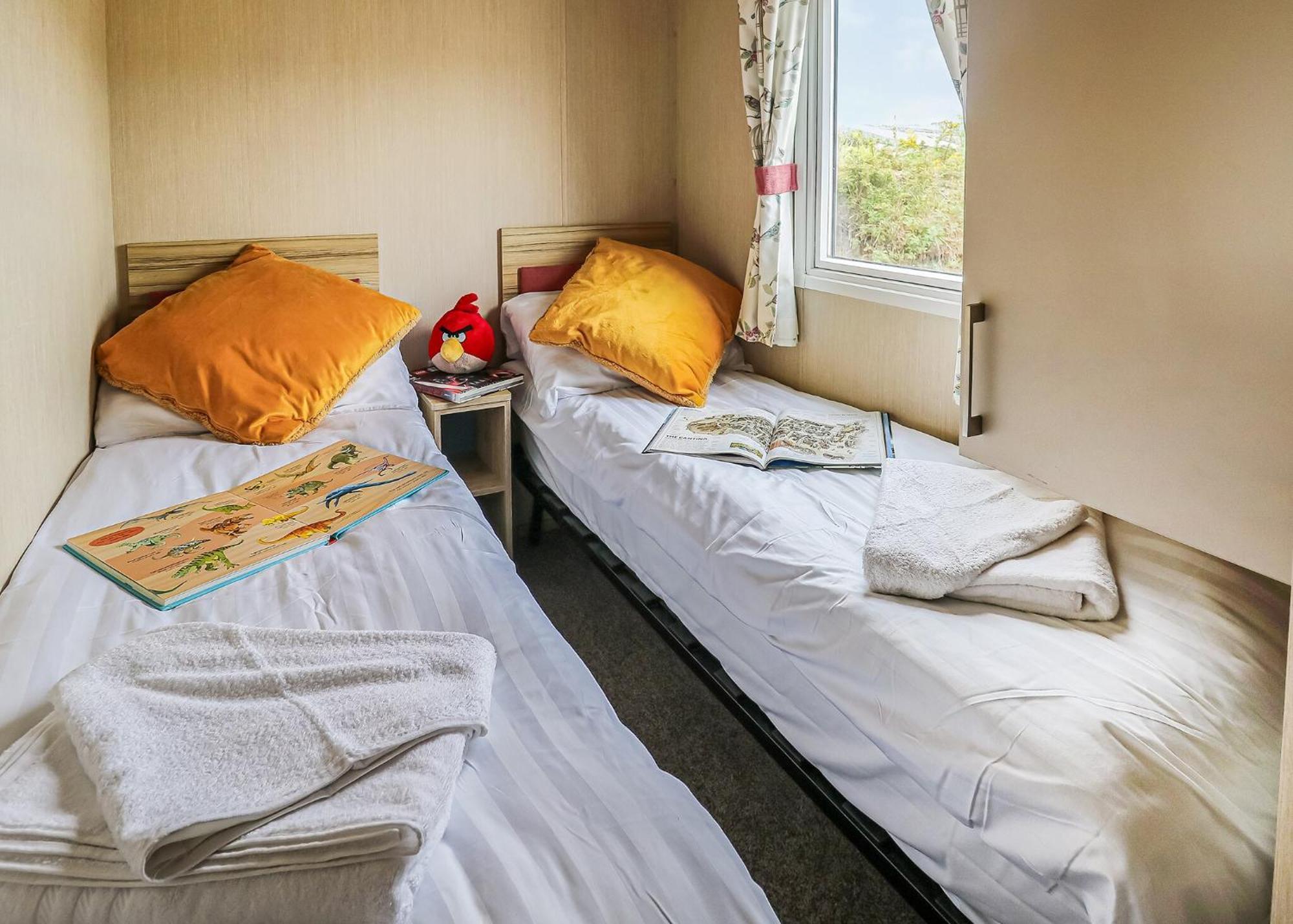 Waters Edge Leisure Park Hotel Cardigan Kültér fotó