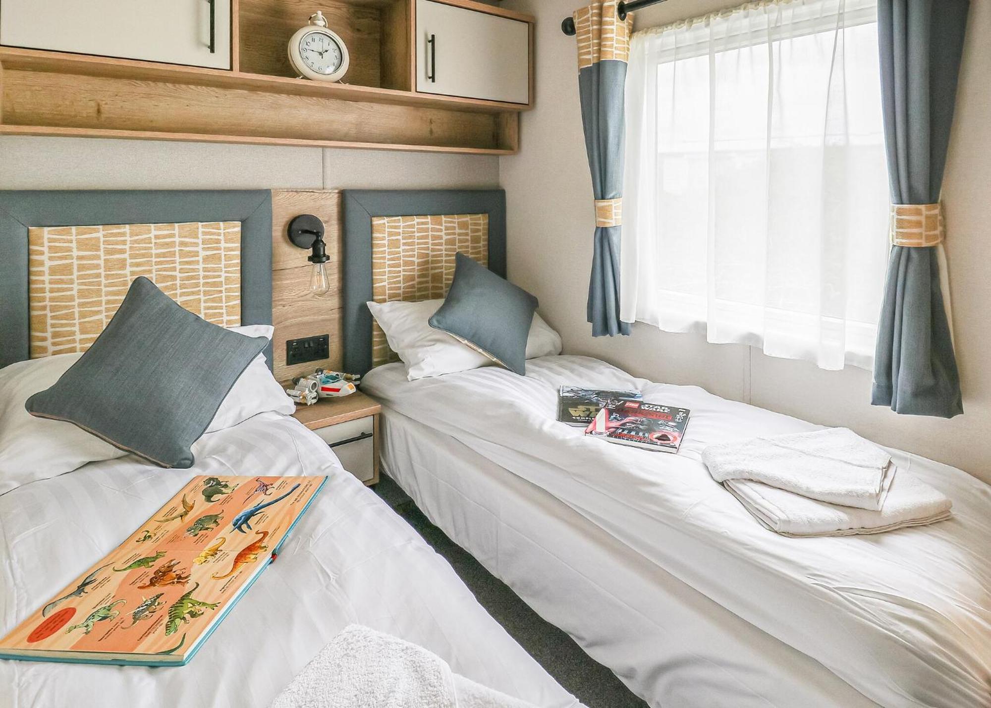 Waters Edge Leisure Park Hotel Cardigan Kültér fotó